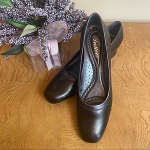 Trotters Dora Leather Pumps Low Block Heel Black Pewter Shoe sz 8 SS Super Slim